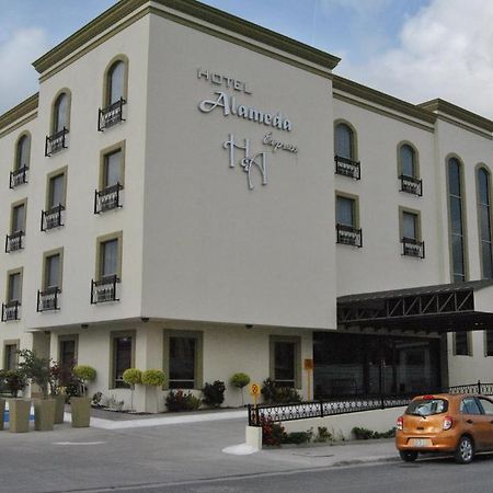 Hotel Alameda Express Matamoros  Ngoại thất bức ảnh
