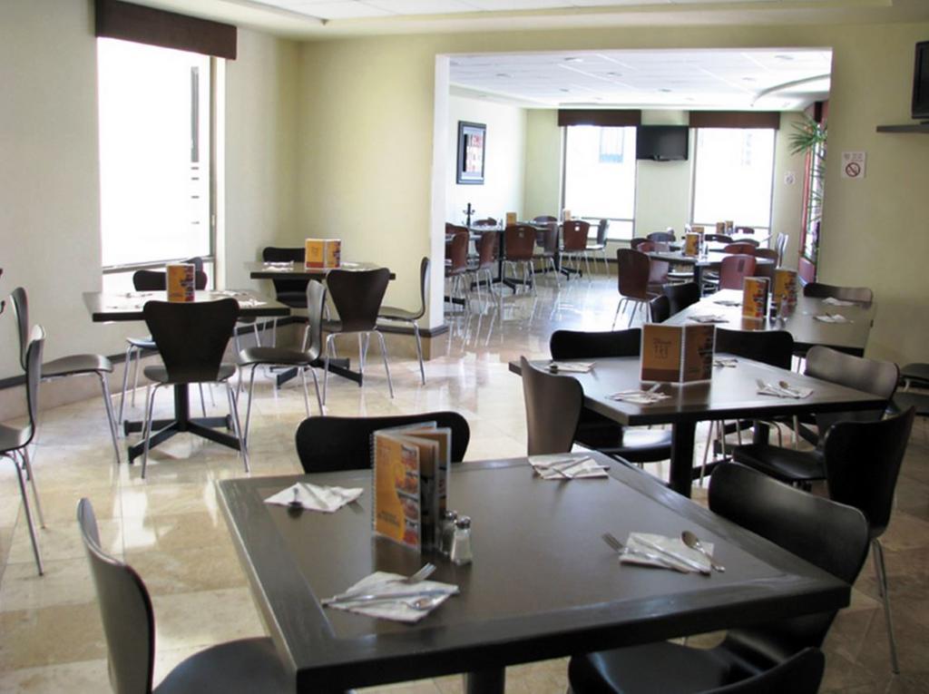 Hotel Alameda Express Matamoros  Ngoại thất bức ảnh