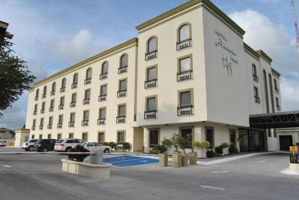 Hotel Alameda Express Matamoros  Ngoại thất bức ảnh
