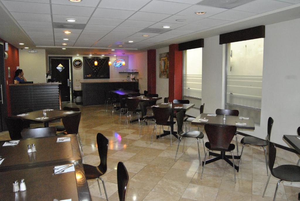 Hotel Alameda Express Matamoros  Ngoại thất bức ảnh