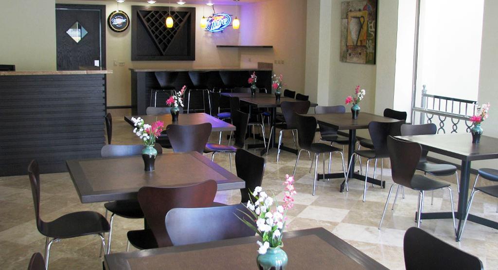 Hotel Alameda Express Matamoros  Ngoại thất bức ảnh