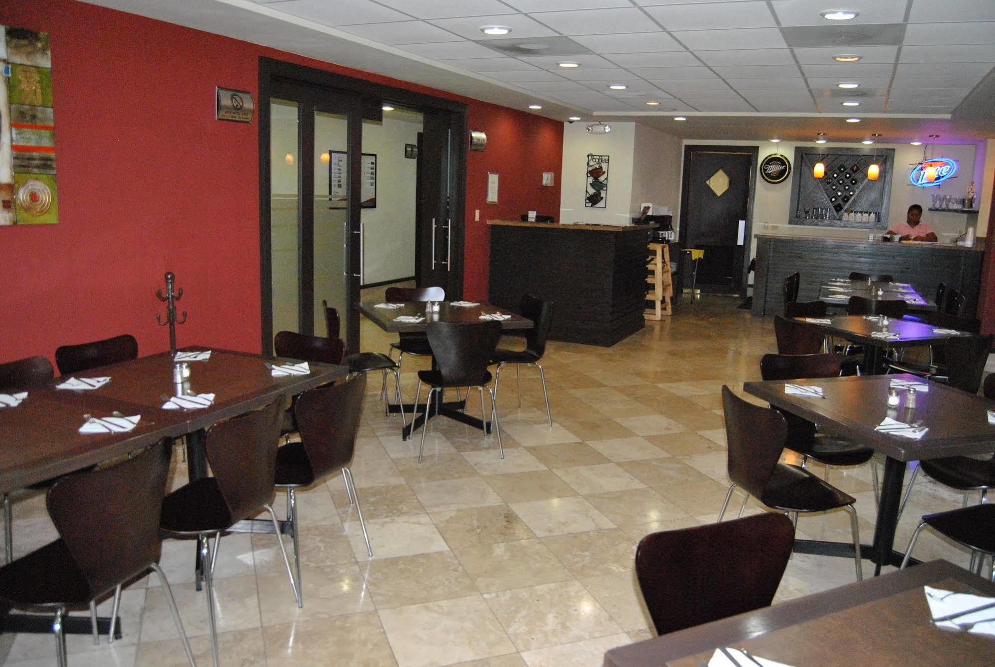 Hotel Alameda Express Matamoros  Ngoại thất bức ảnh
