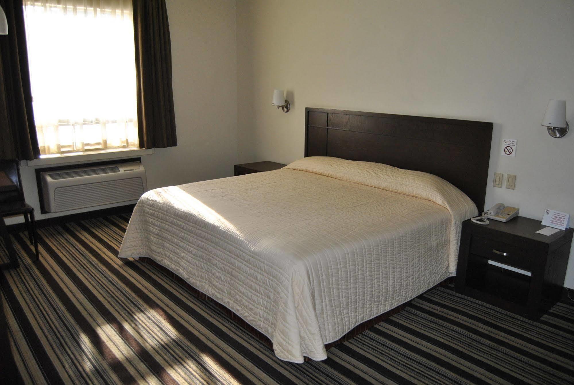 Hotel Alameda Express Matamoros  Ngoại thất bức ảnh