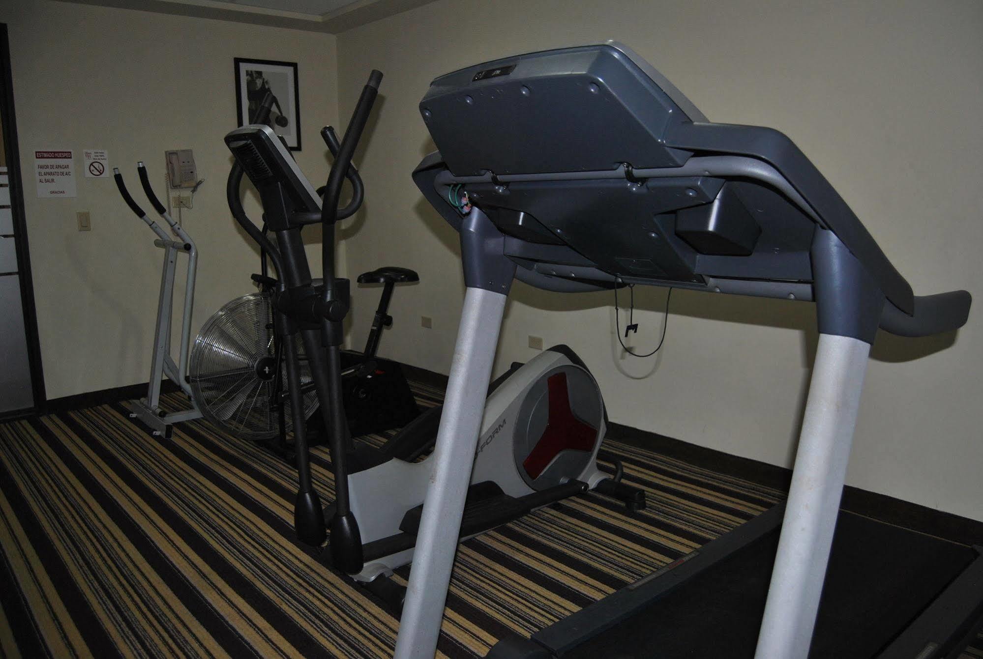 Hotel Alameda Express Matamoros  Ngoại thất bức ảnh