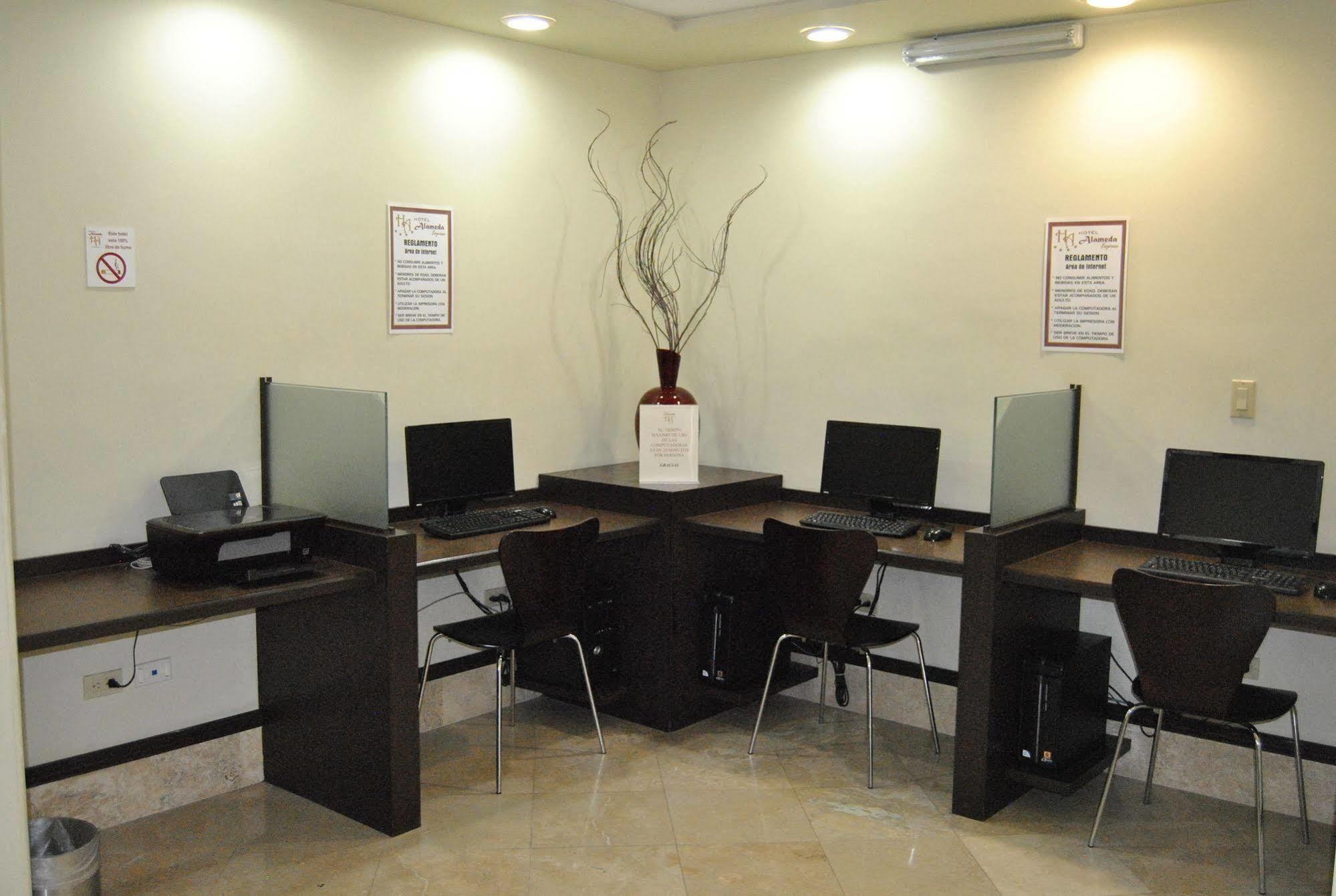 Hotel Alameda Express Matamoros  Ngoại thất bức ảnh